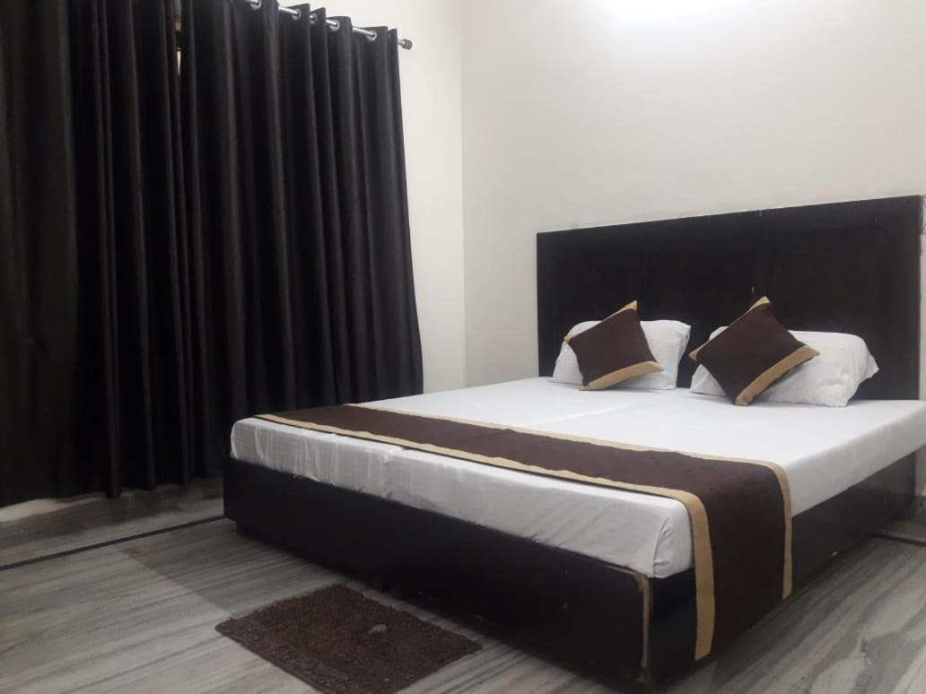 Hotel THE BIRD Dehradun Exterior foto