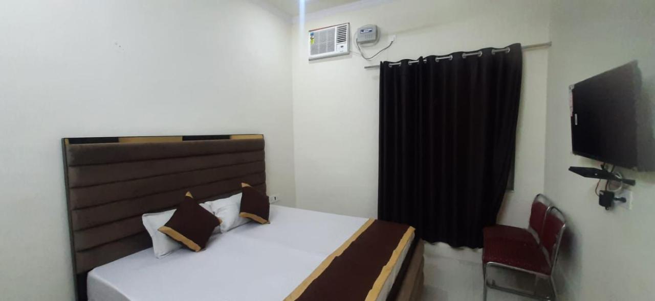 Hotel THE BIRD Dehradun Exterior foto