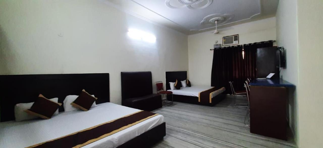 Hotel THE BIRD Dehradun Exterior foto